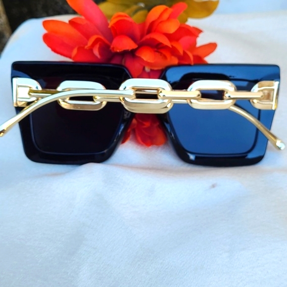 Square Sunglasses. Chain Temple UV Protection Sunglasses. Photos taken by me - Picture 8 of 11